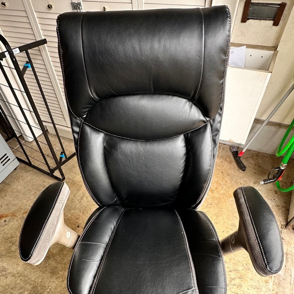 Serta Smart Layers Big and Tall Chair(Delivery and Pick Up in the Bay Area only) - Picture 3 of 6